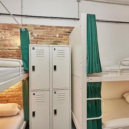 Hola Hostal Collblanc L'Hospitalet de Llobregat Exterior photo