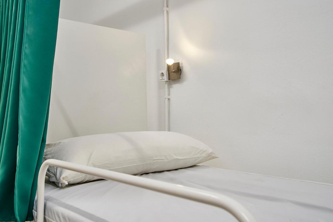 Hola Hostal Collblanc L'Hospitalet de Llobregat Exterior photo