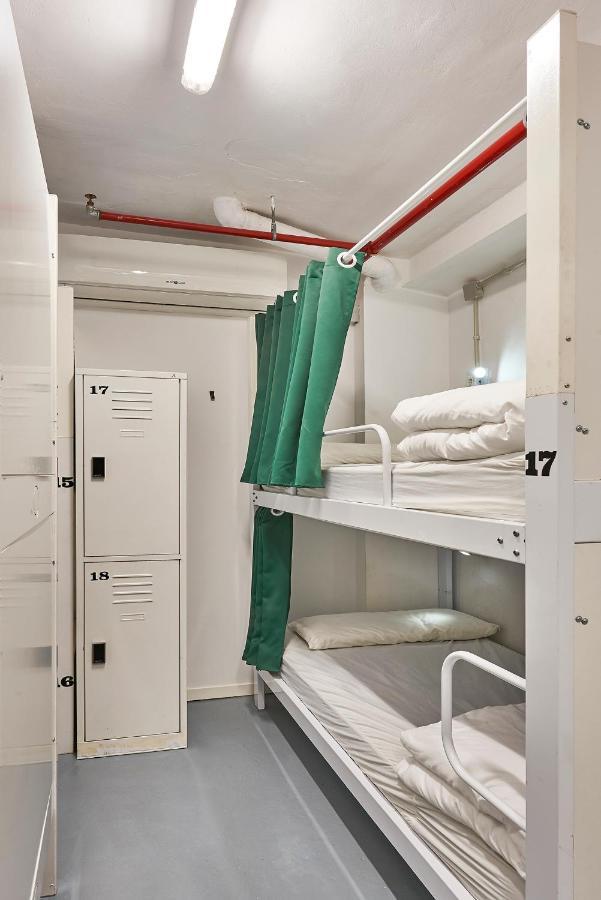 Hola Hostal Collblanc L'Hospitalet de Llobregat Exterior photo