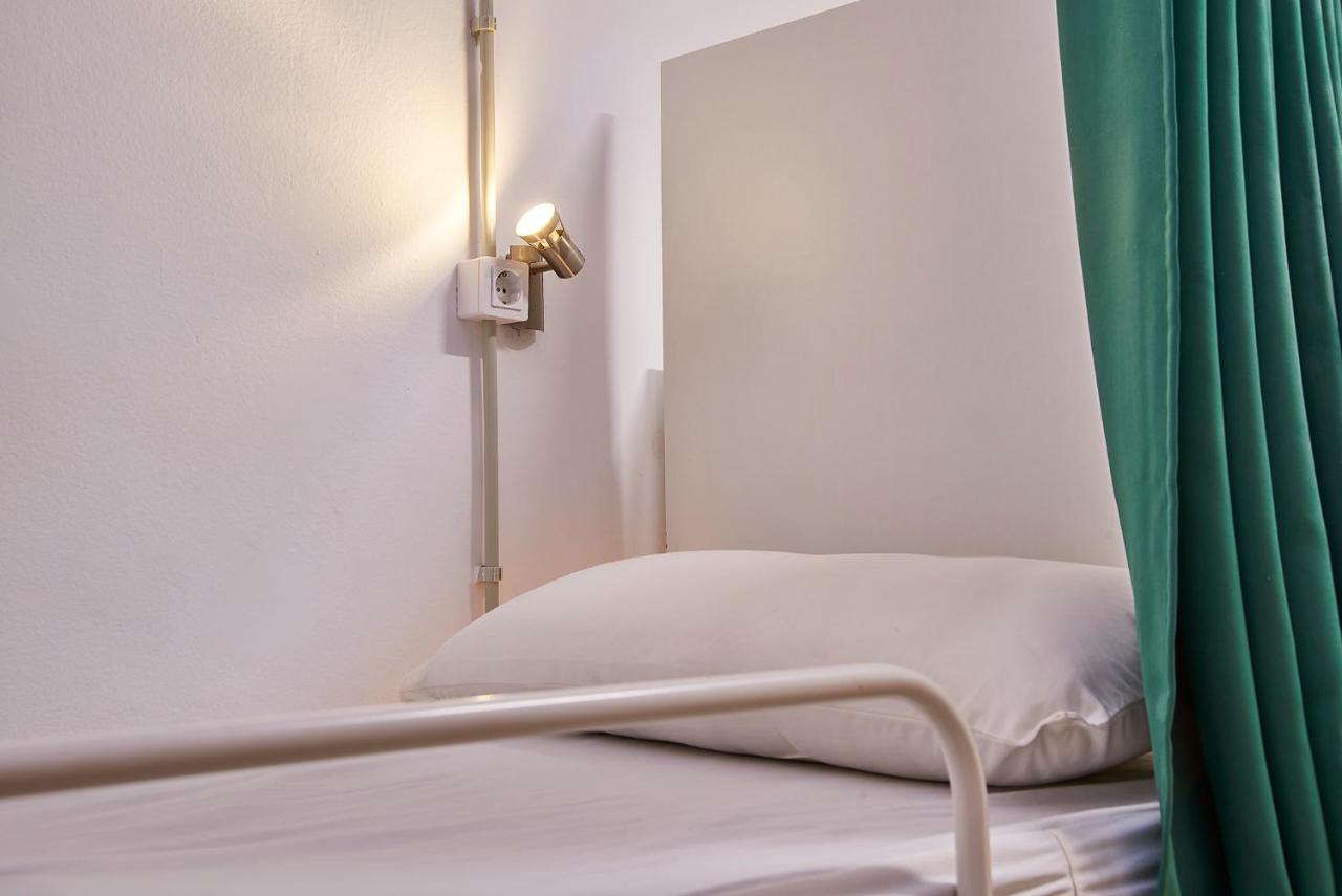 Hola Hostal Collblanc L'Hospitalet de Llobregat Exterior photo