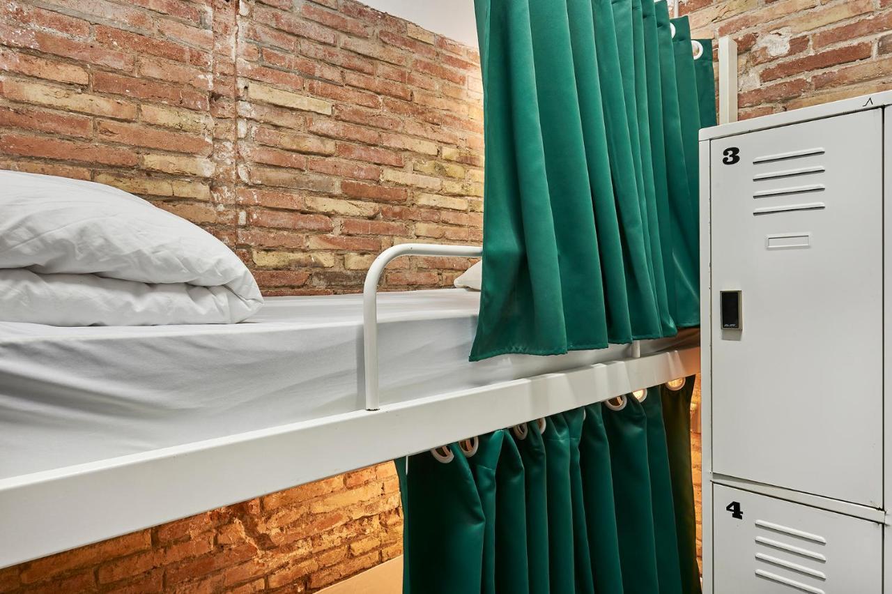 Hola Hostal Collblanc L'Hospitalet de Llobregat Exterior photo