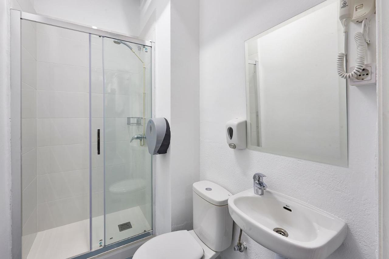 Hola Hostal Collblanc L'Hospitalet de Llobregat Exterior photo
